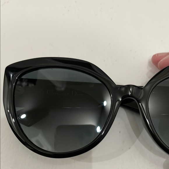 Authentic Dior Black Oversized Cat-Eye Sunglasses - Picture 4 of 7